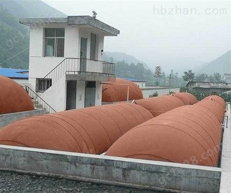 猪粪发酵包-沼气池浮罩和传统沼气袋比较